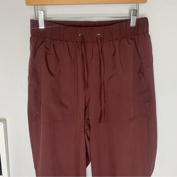 Old Navy Marron Stretch Tech Pants Medium - Picture 3 of 13